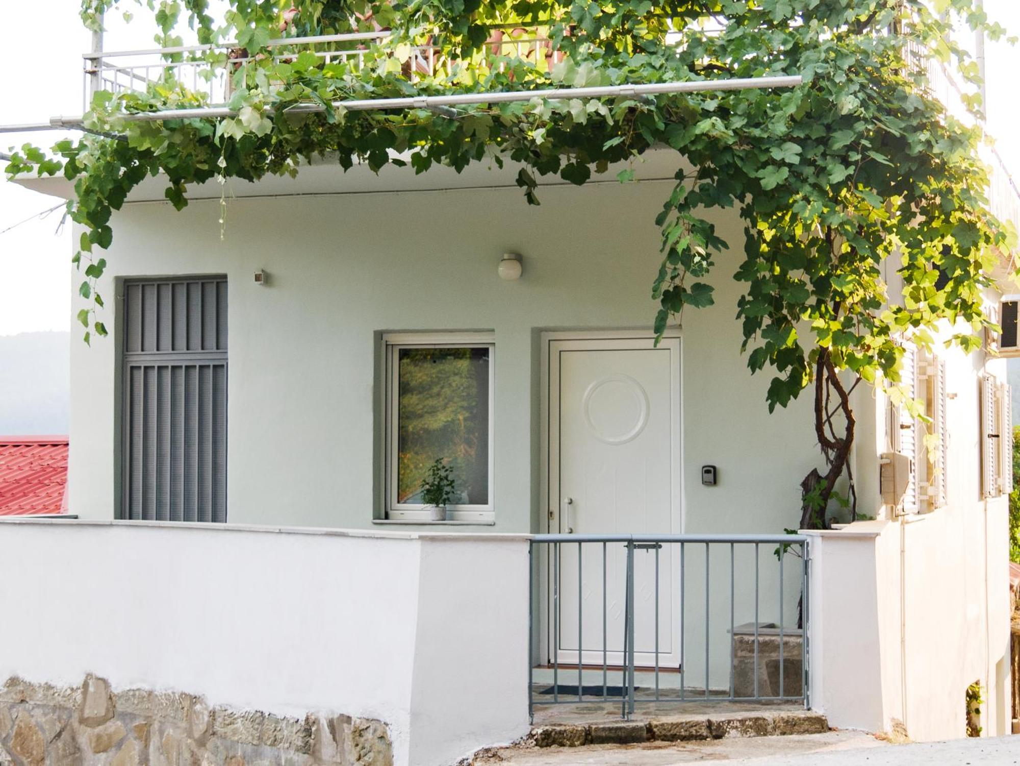 Arbor Hosting Apartment